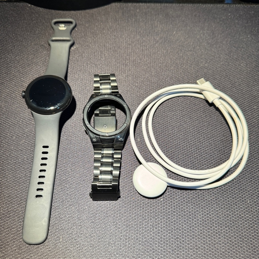 Google Pixel Watch 2 Smartwatch with extra silver metal band and charger (set)